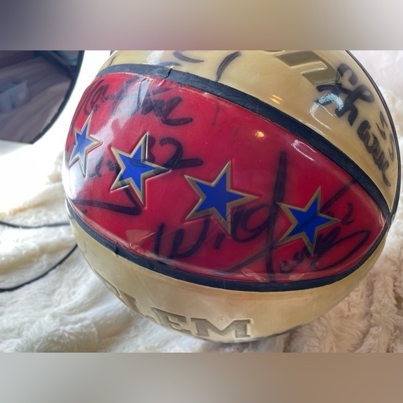 Harlem Globetrotters 2002 Naismith Basketball Hall Of Fame Ball  multiple sig. - Picture 3 of 10
